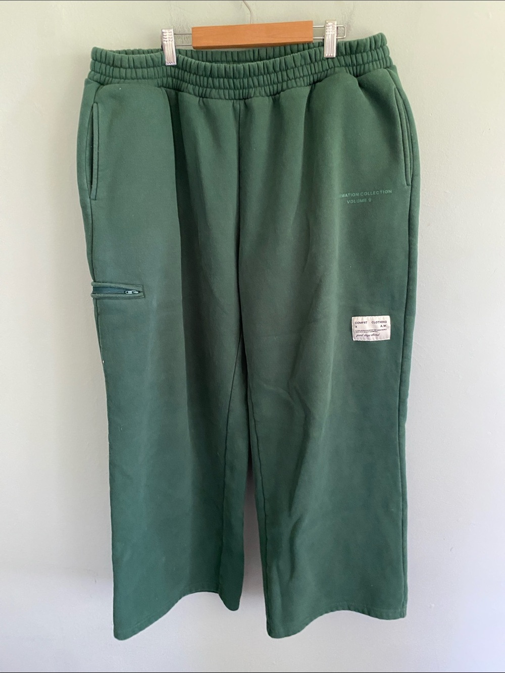 Comfrt Unisex Wide Leg Green Sweatpants with pockets size 2XL